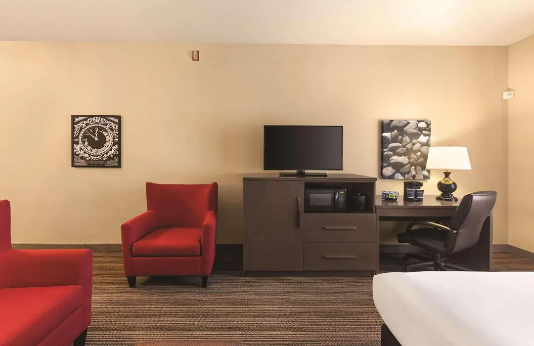 Country Inn & Suites By Radisson, Albert Lea - Austin-1
