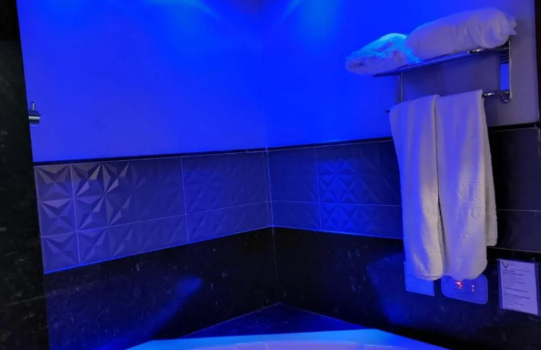 Status Motel Perimetral Adults Only-1