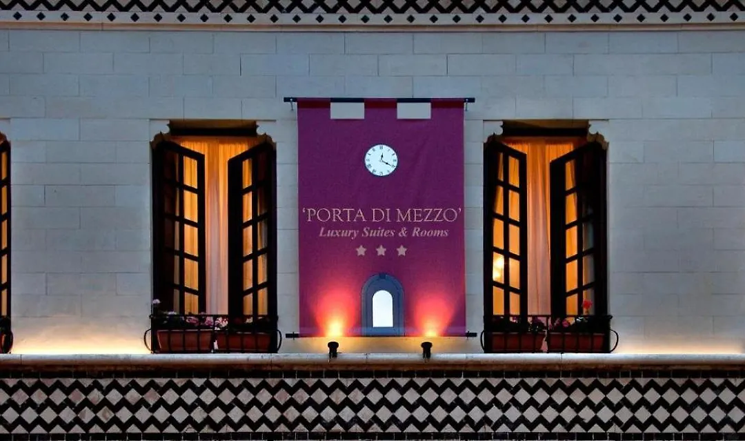 Porta Di Mezzo Luxury Suites & Rooms-1