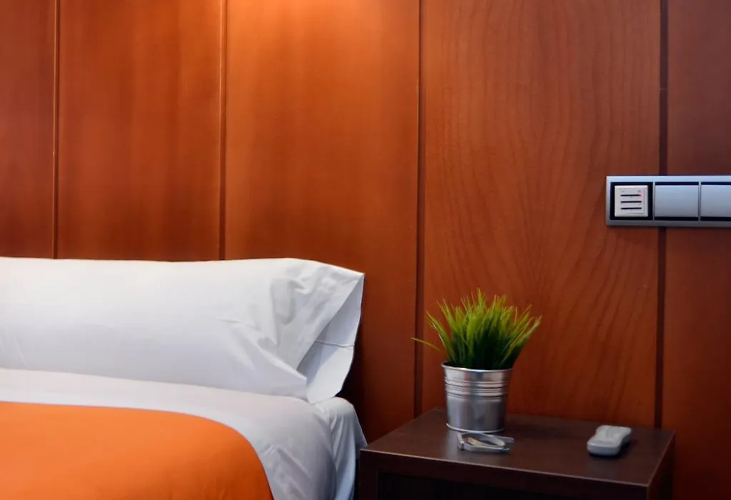 Hostal Bajo La Muralla-1