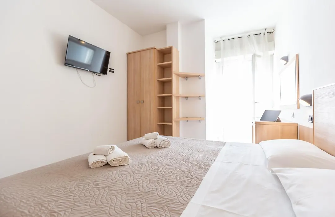 Hotel Globus-1