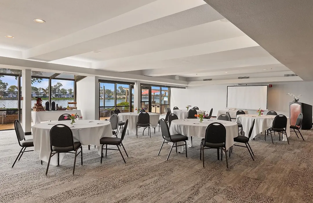 Executive Inn & Suites Oakland-1