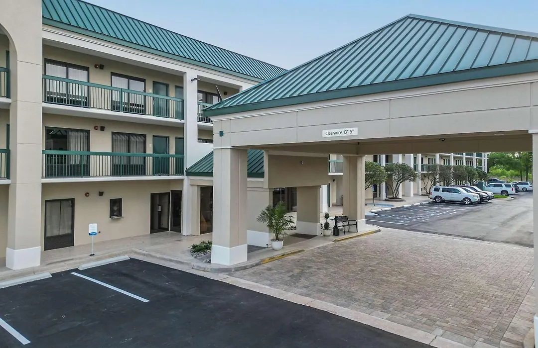 Econo Lodge Inn & Suites Foley-North Gulf Shores-1