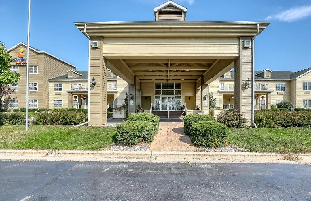 Comfort Suites Appleton Airport-1