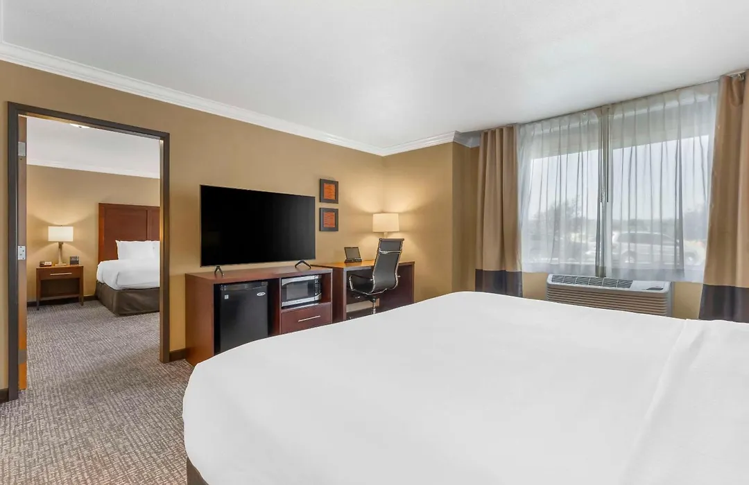 Comfort Inn & Suites Redwood Country-1