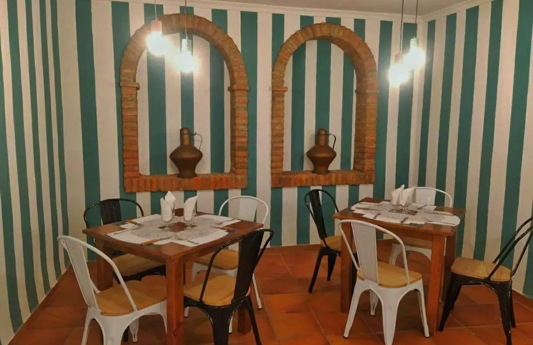 Hostal Altamira Guadalupe-1