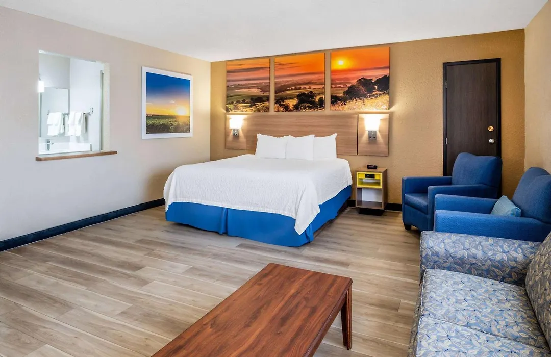 Days Inn By Wyndham Sioux Falls Airport-1