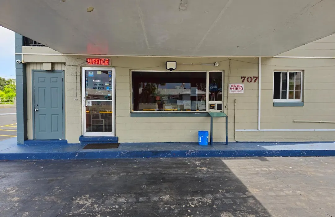 Three Oaks Motel - Titusville-1