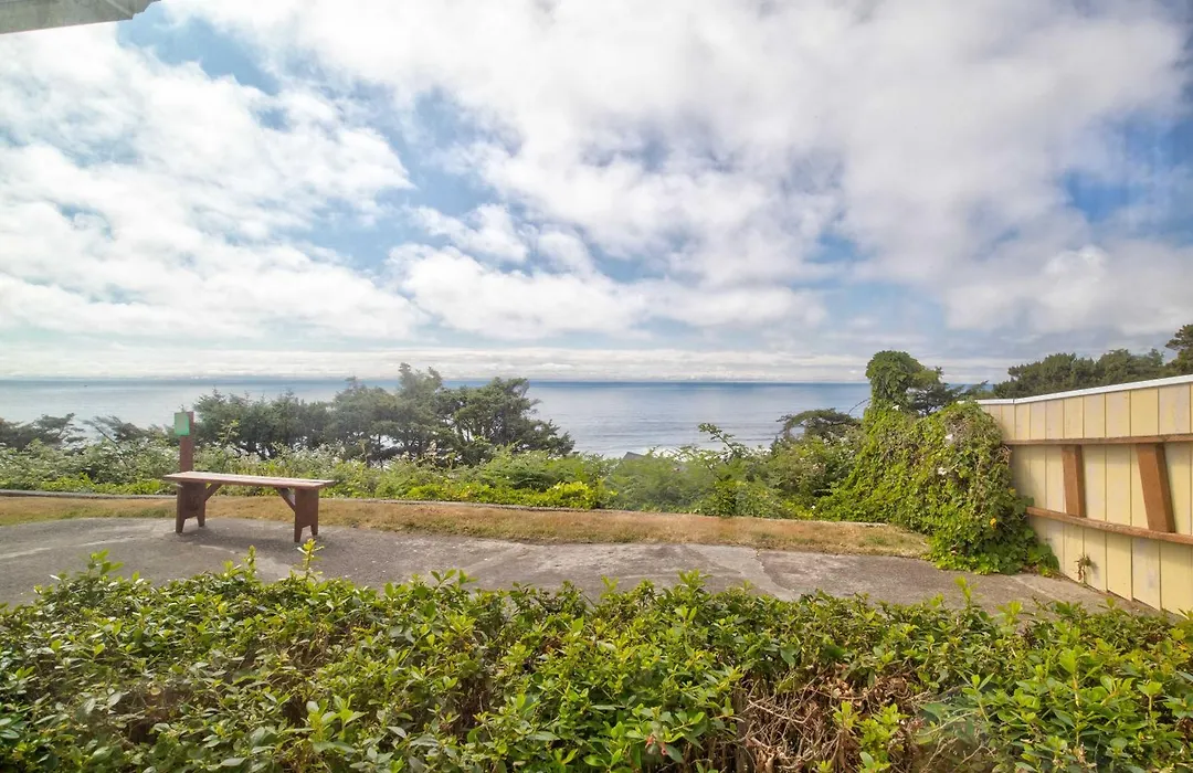 Ester Lee Oceanview Inn-1