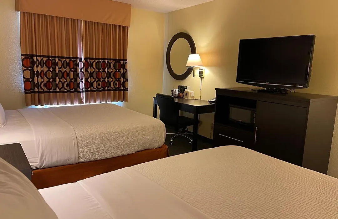 Super 8 By Wyndham Colby-1