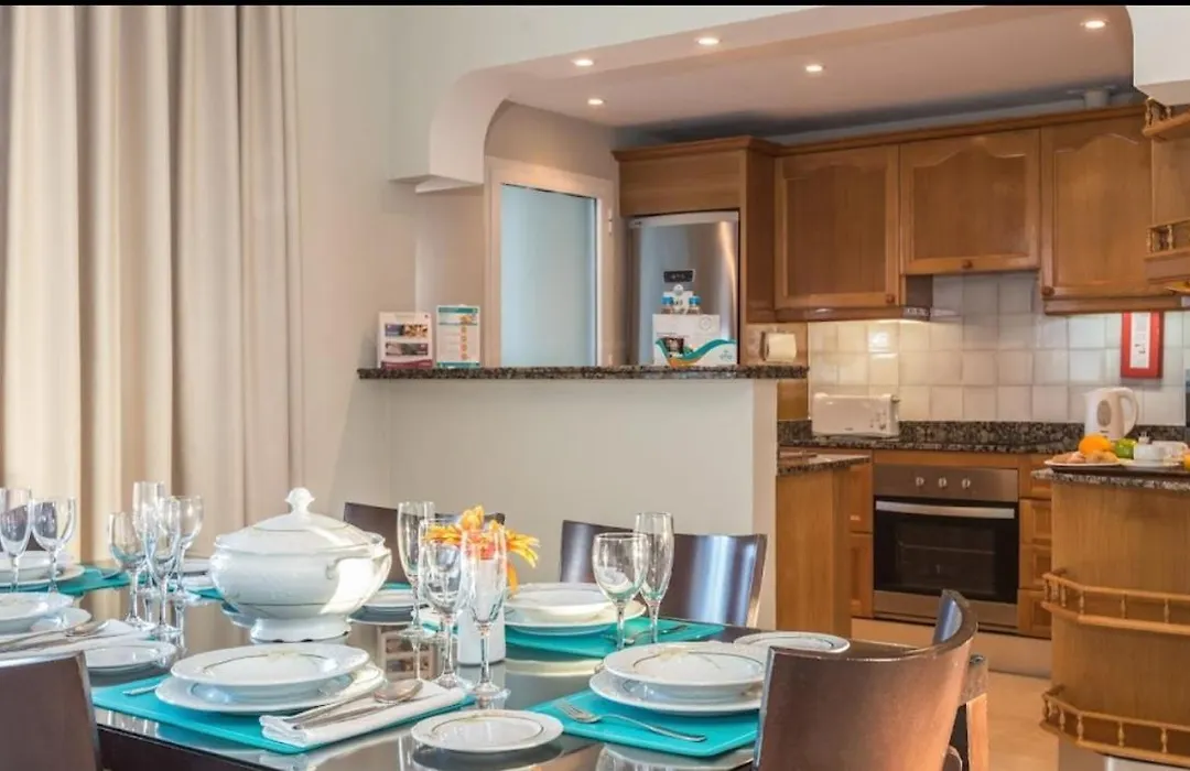 Ona - Marbella - Elviria Playa - Suite Apartamento para 6 en jardines del Hotel Don Carlos 5GL-1