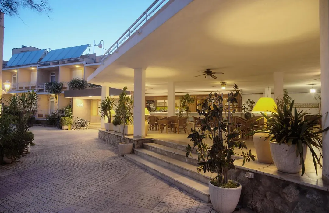 Hotel Avenida-1