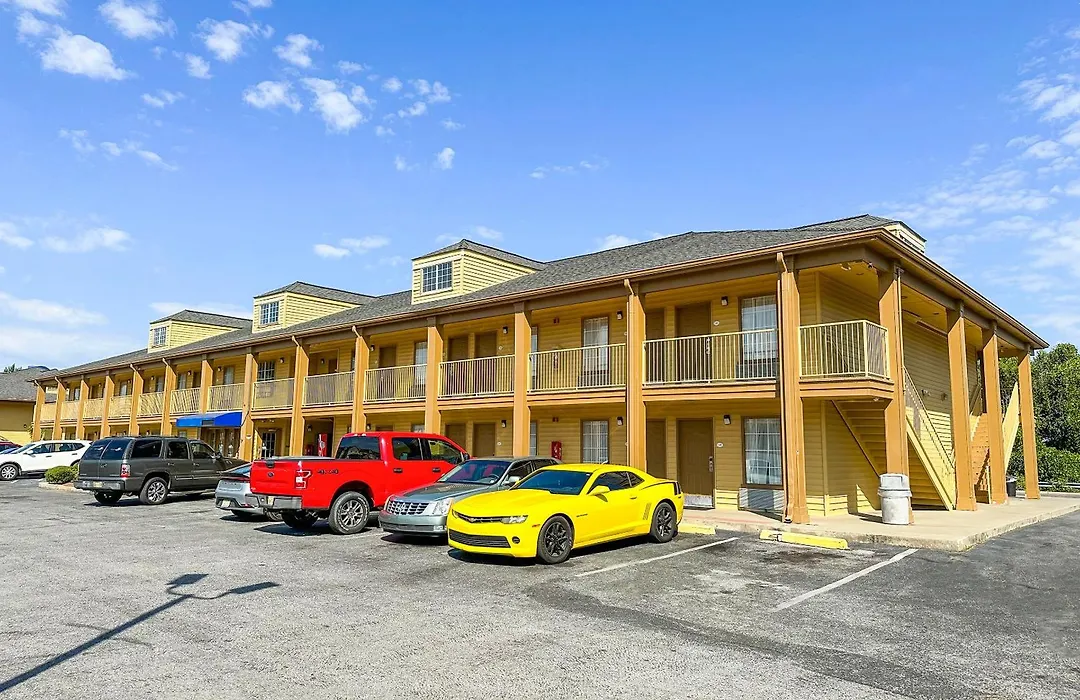 Bonita Lakes Inn By Capital O Meridian I20-1