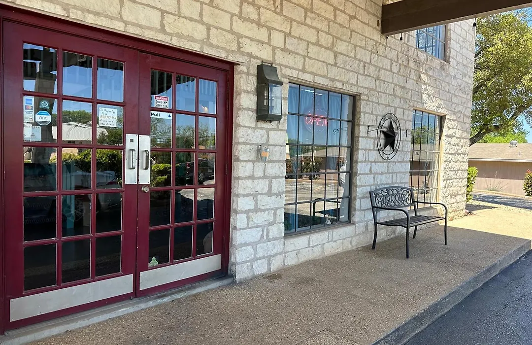 Windcrest Inn And Suites-1