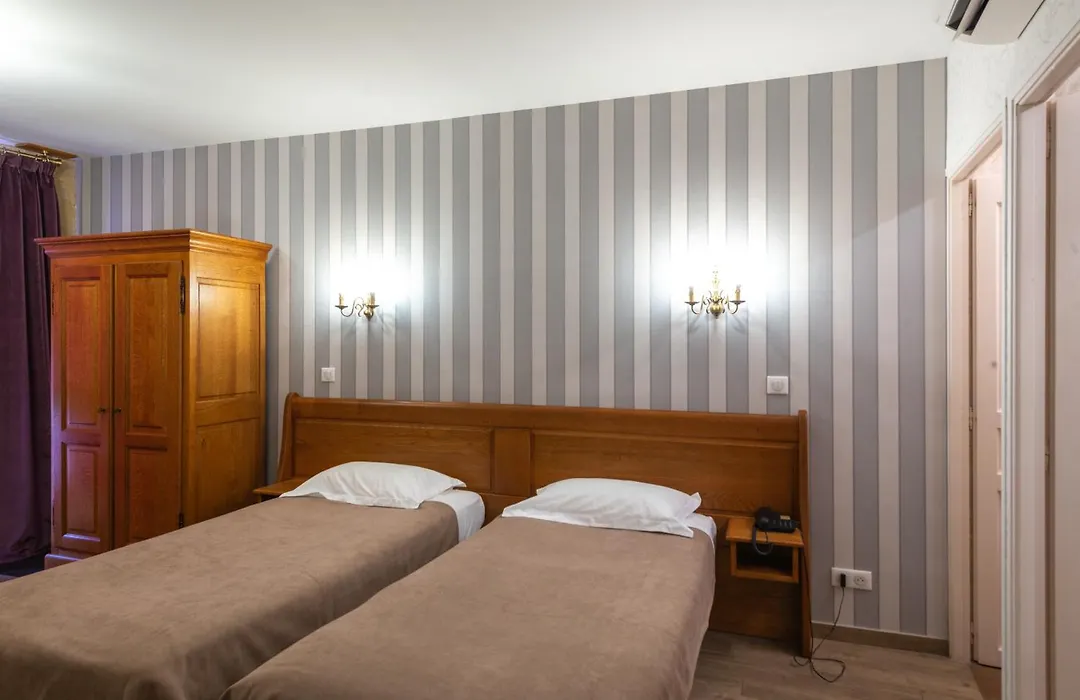 Logis Hotel de La Cloche-1