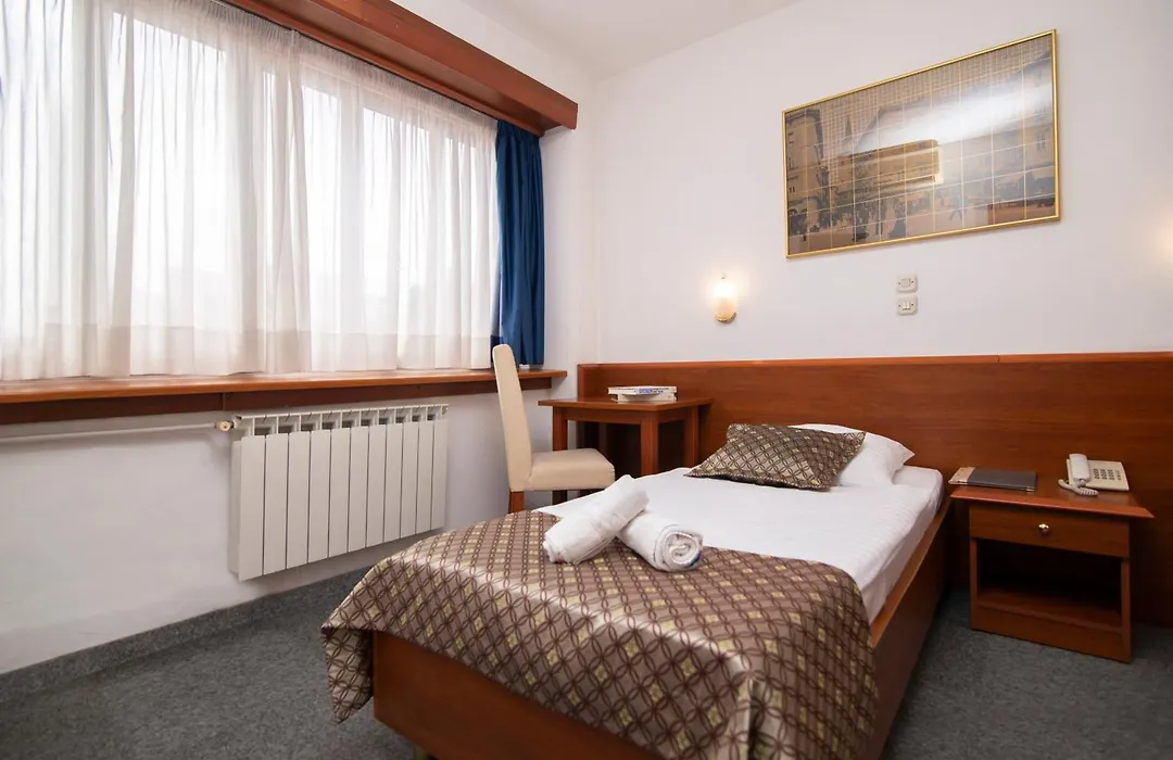 Hotel Neboder-1