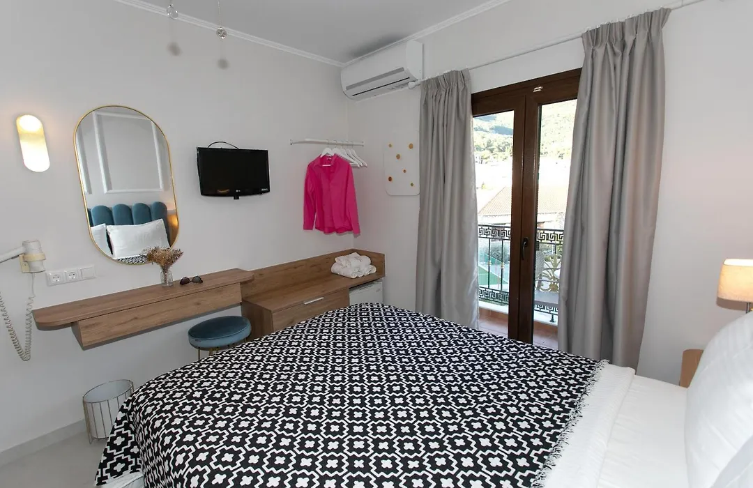 Paradise Hotel-1