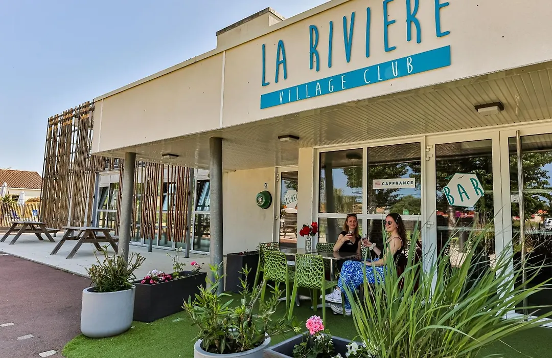 Village Club La Rivière CapFrance-1