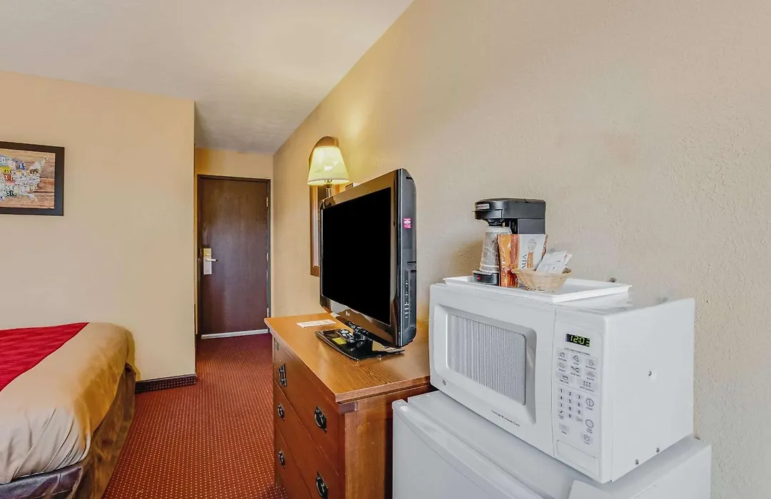 Econo Lodge Junction City I-70 Near Fort Riley-1