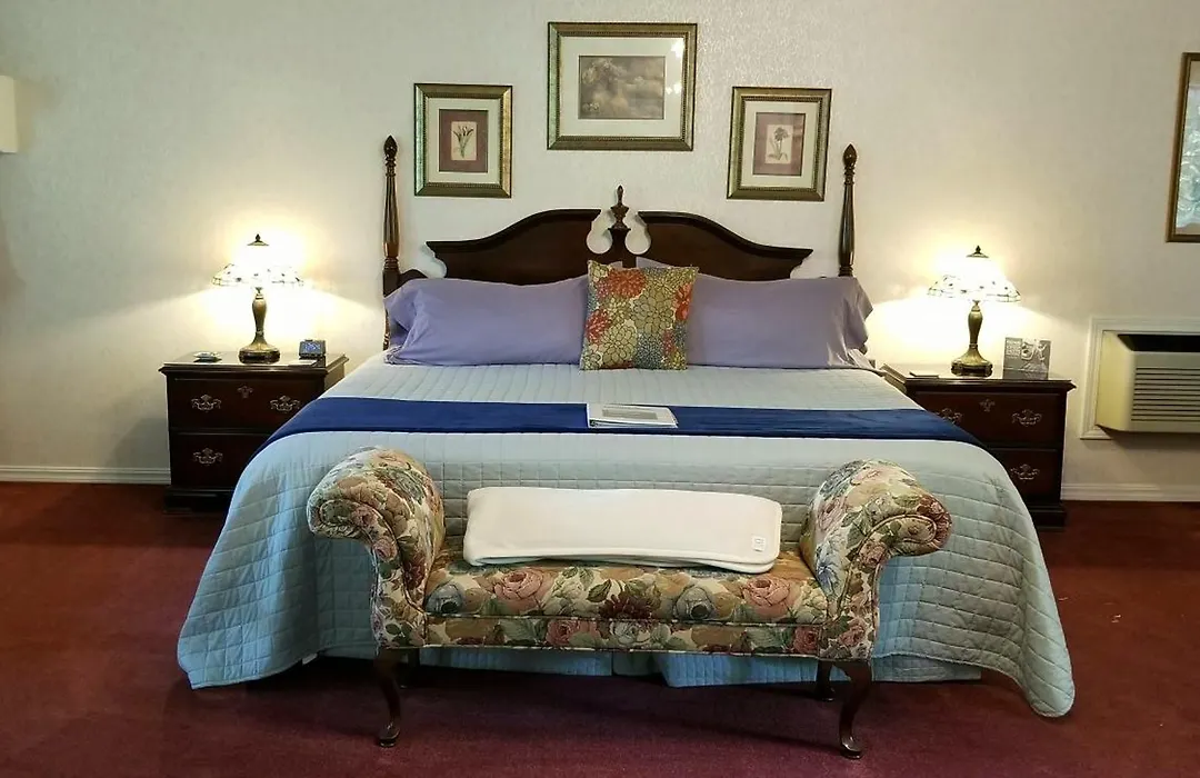 Evening Shade Inn-1