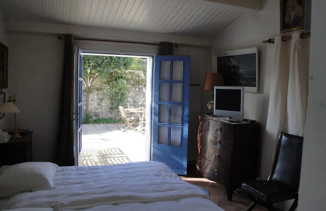 Le Buzet Bleu Bed & Breakfast-1