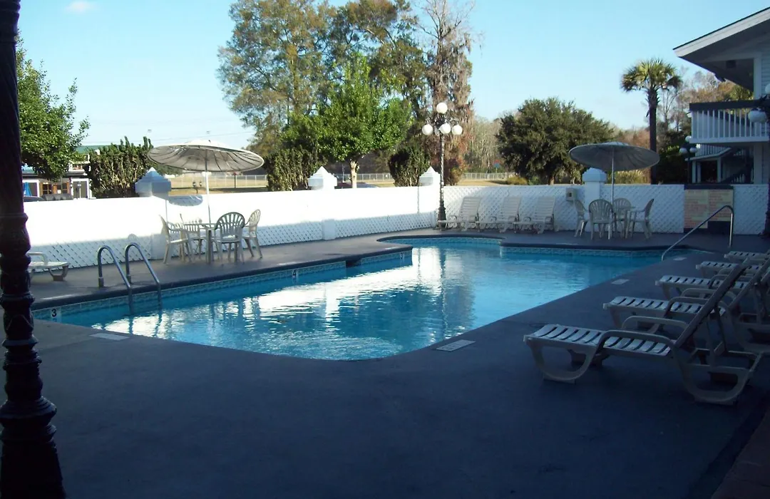Days Inn By Wyndham Savannah Airport-1