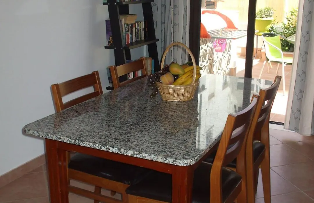 Dinas Guesthouse-1
