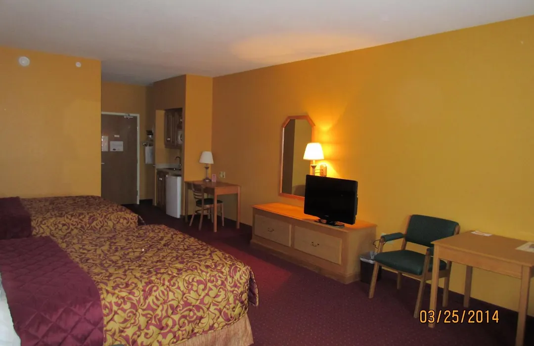 Parkfield Inn - Warsaw-1