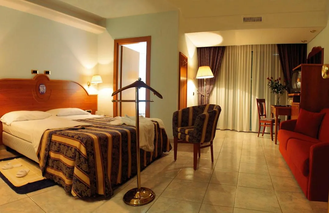 Hotel Ambassador-1