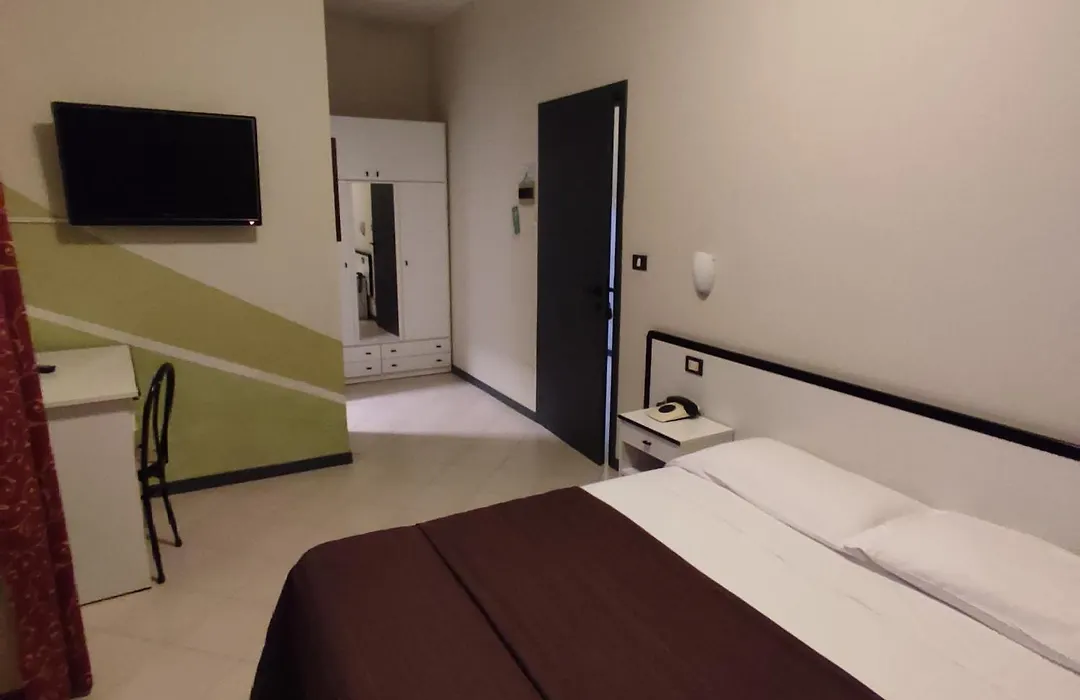 Hotel Italia-1