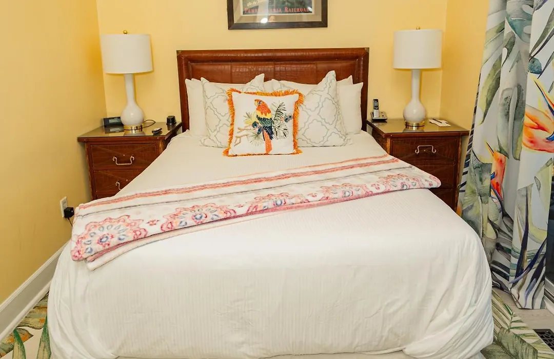 Water'S Edge Inn - Adults Only-1