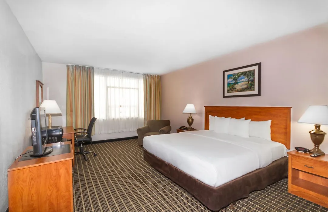 Clarion Inn & Suites Miami International Airport-1