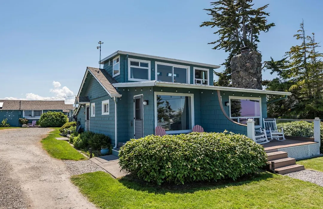 Juan De Fuca Waterfront Hotel & Cottages-1