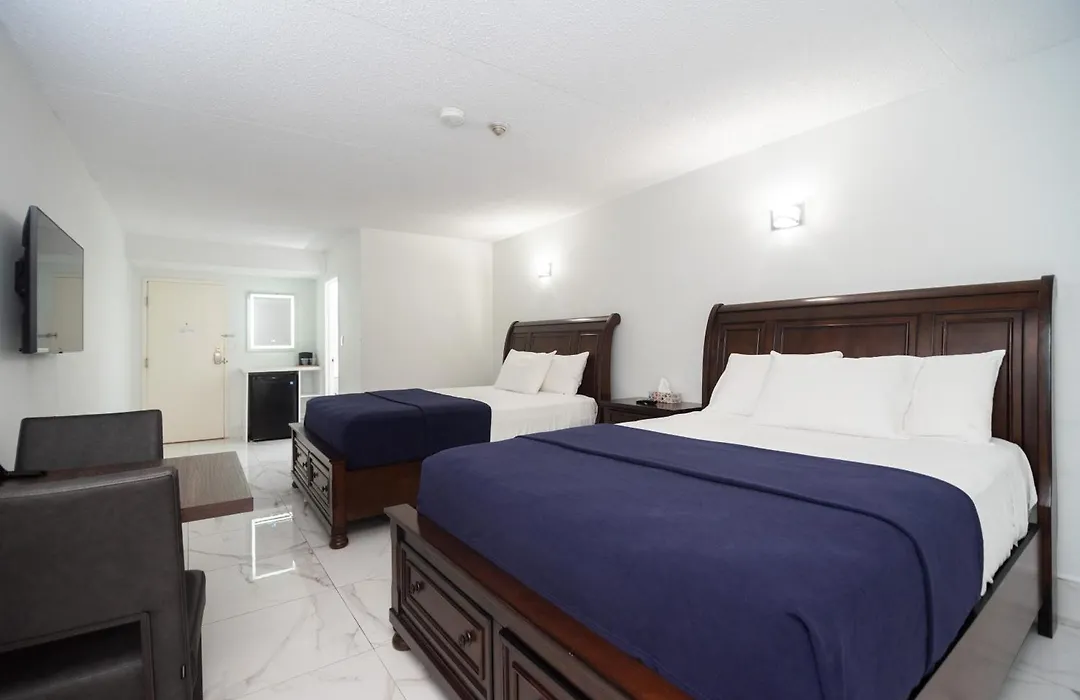 Diplomat Inn-1