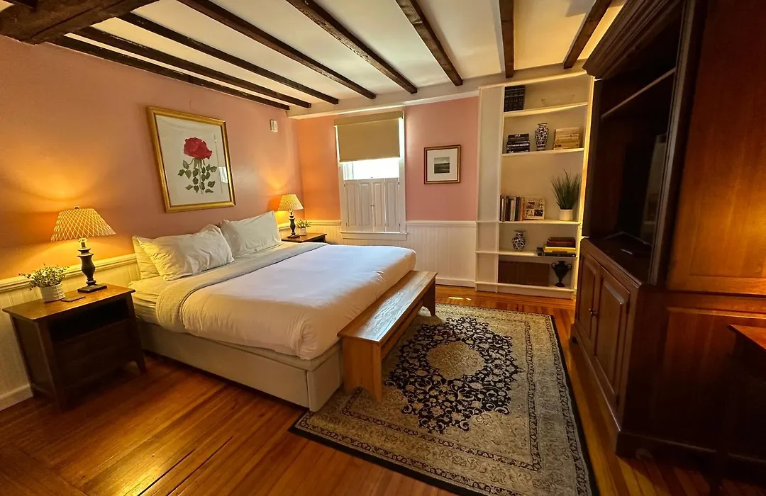 Private Historic Inn Downtown Newport-1