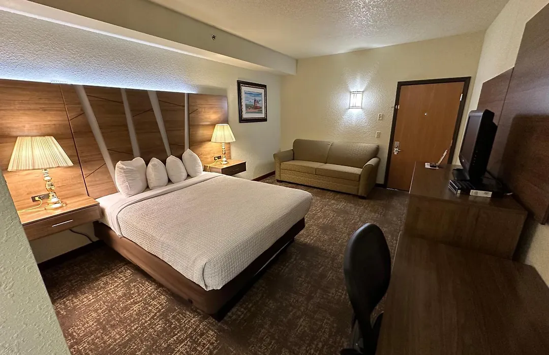 Mackinaw Beach And Bay Inn & Suites-1