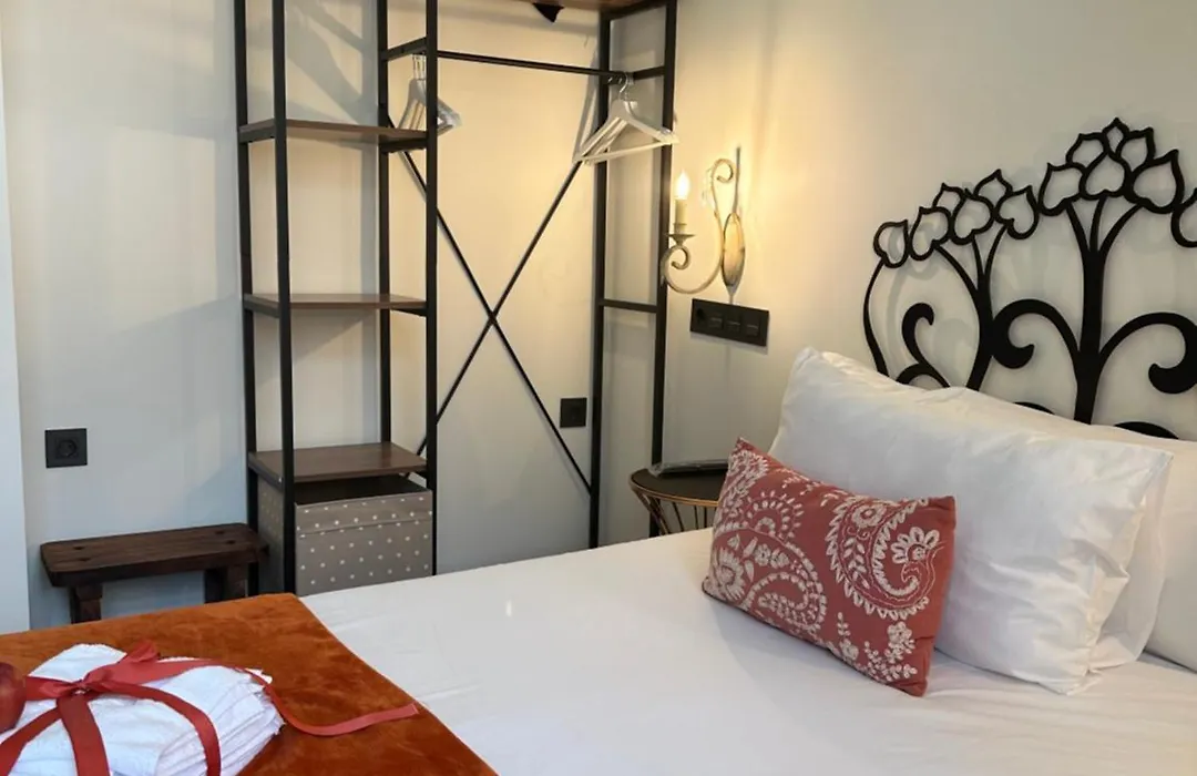 Claren'S Boutique Rooms-1