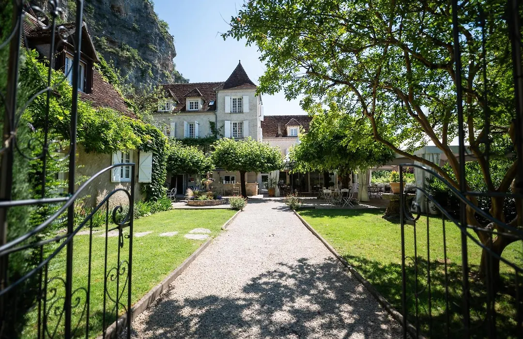Logis Hôtels - Hôtel Restaurant Domaine Les Falaises-1