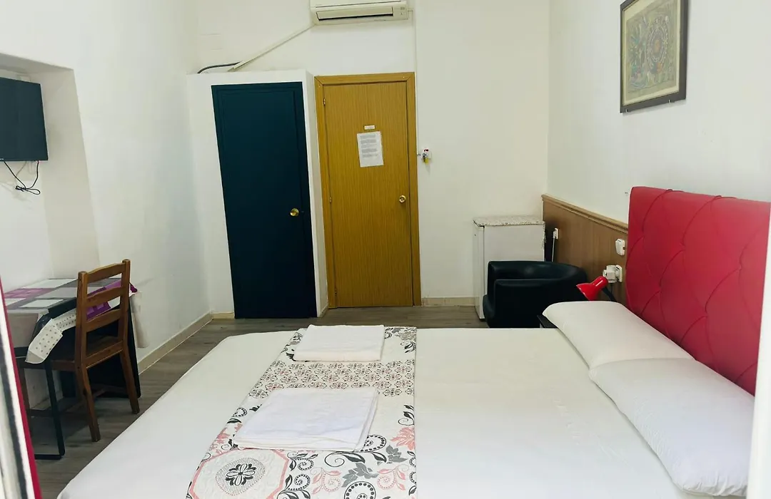 Hostal Mont Thabor-1