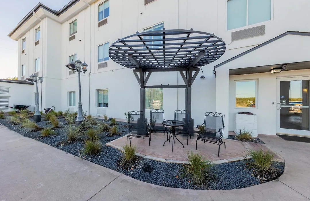 Blanco River Hotel-1