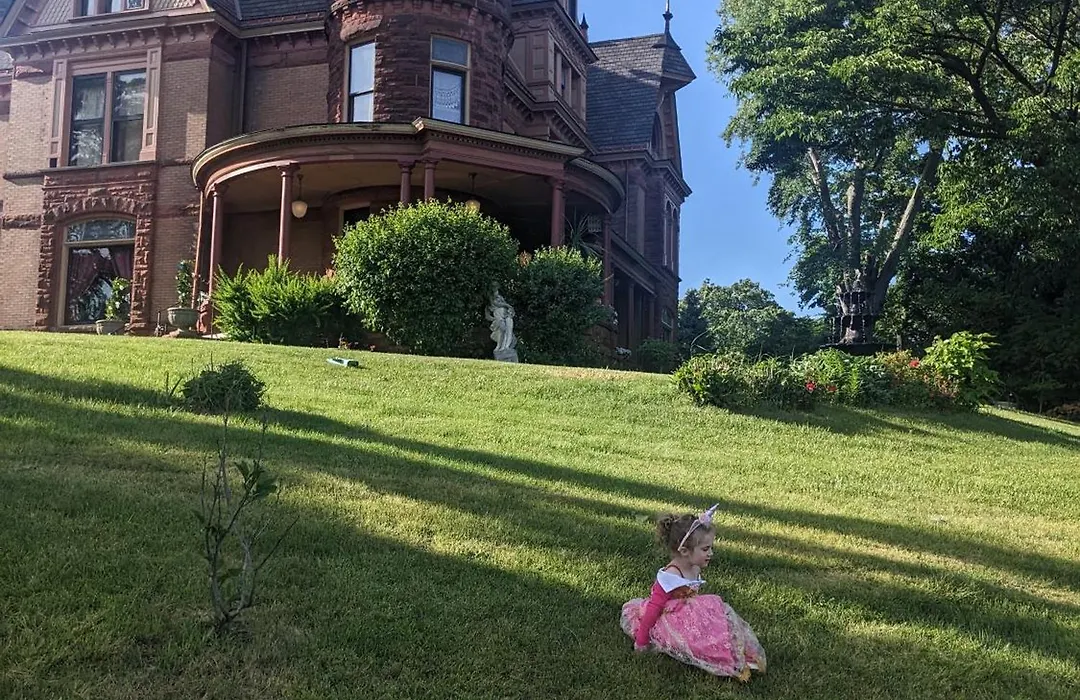 Henderson Castle Inn-1