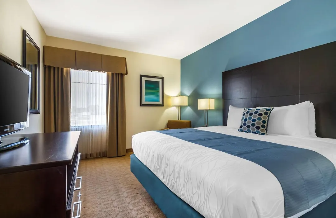 Best Western Plus Lytle Inn And Suites-1