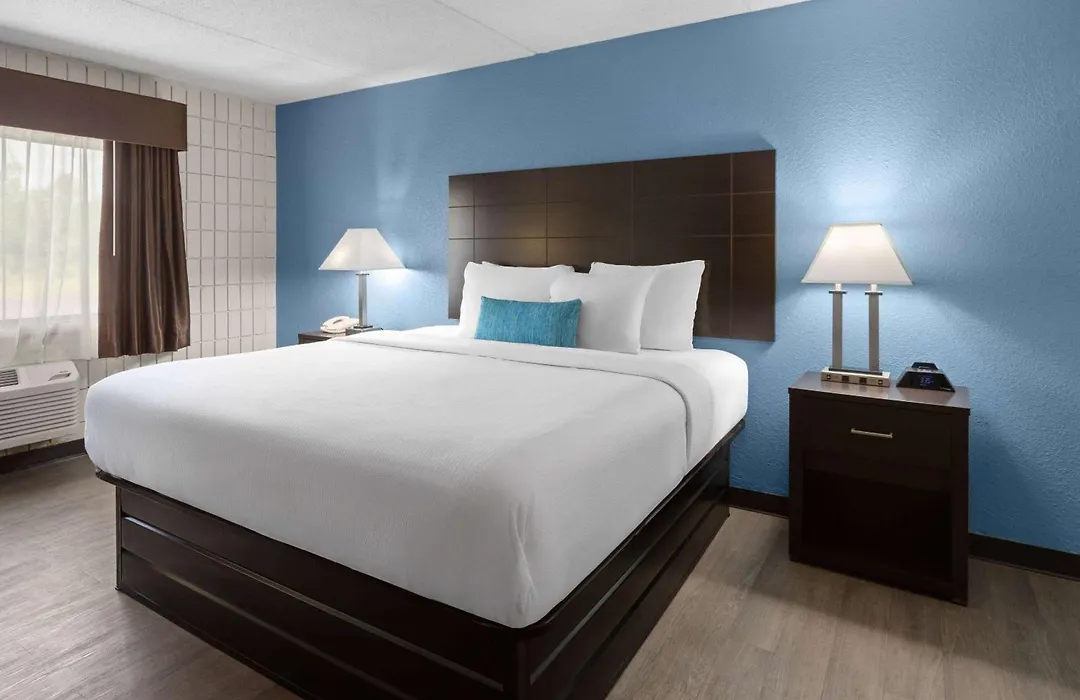 Baymont Inn And Suites By Wyndham Farmington, Mo-1