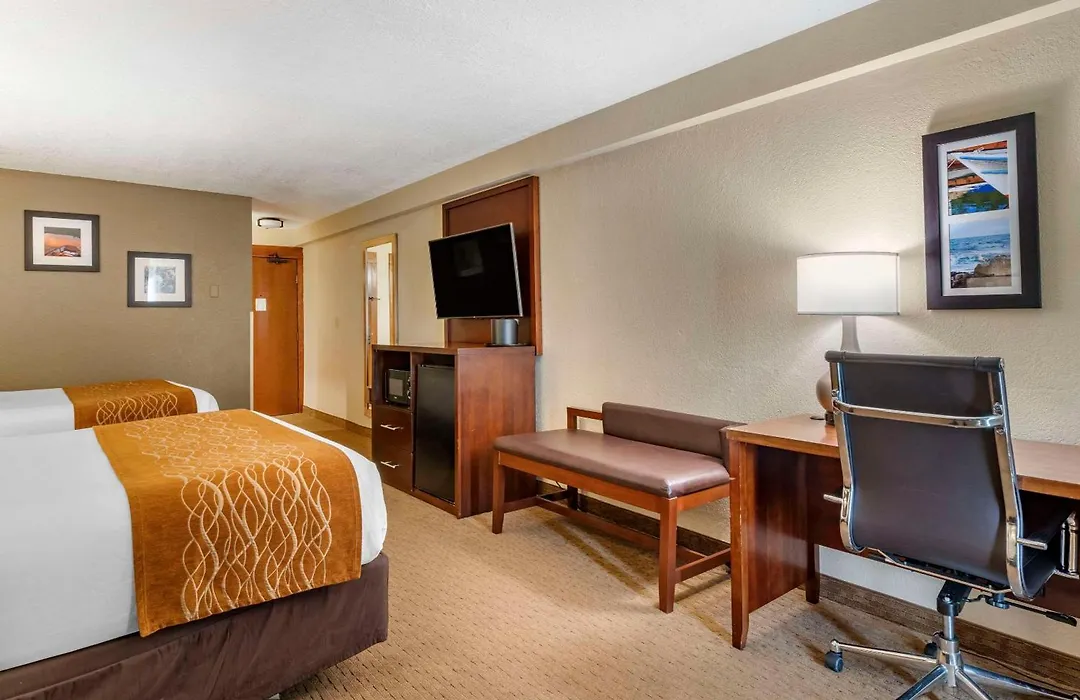 Comfort Inn & Suites Lincoln City-1