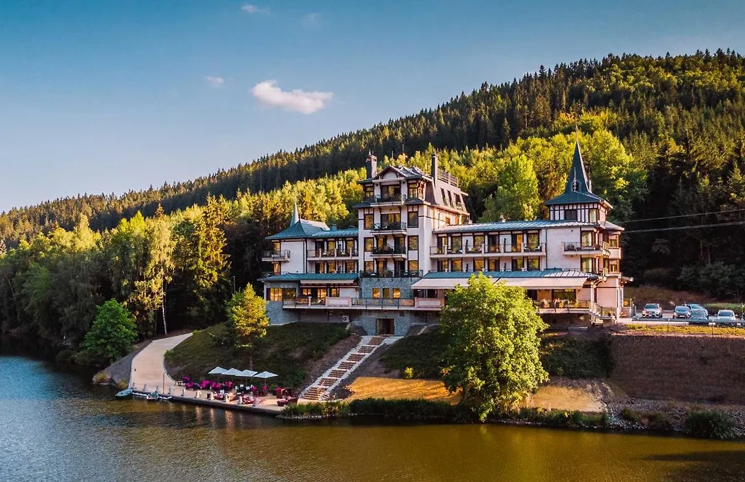 Retro Riverside Wellness Resort-1