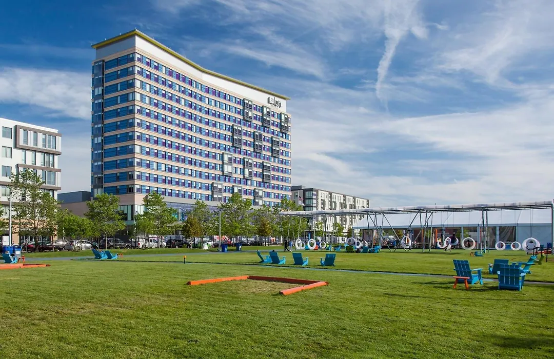 Aloft By Marriott Boston Seaport District-1