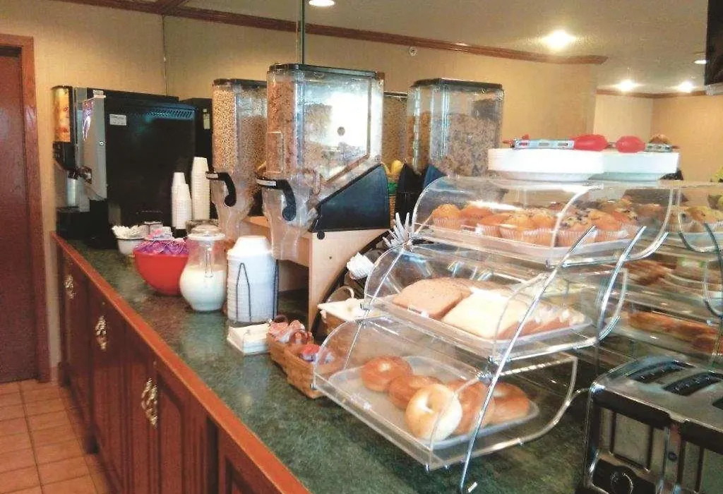 La Quinta Inn By Wyndham Detroit Southgate-1