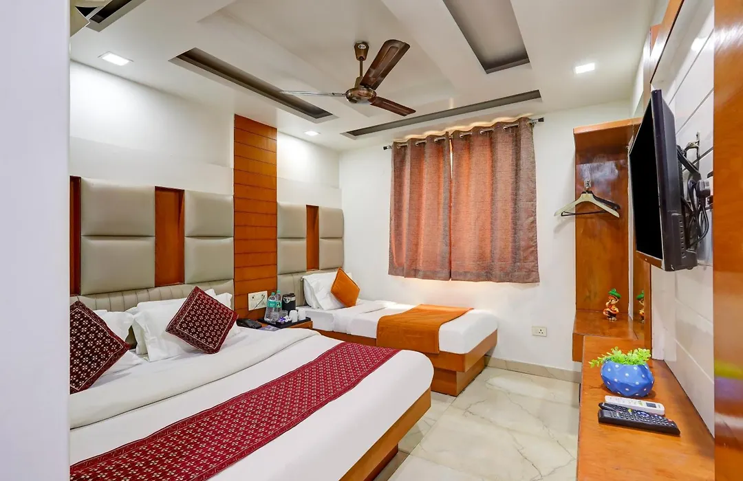 Hotel Tashkent Palace - Budget Friendly, Near R K Ashram Metro Station-1