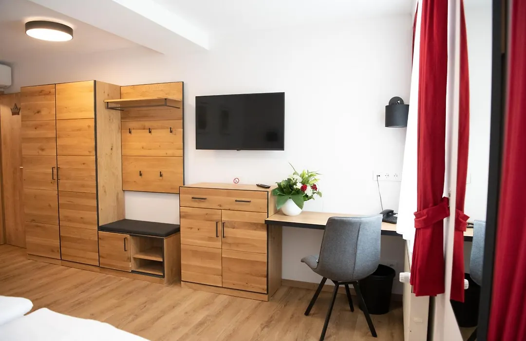 Hotel Zu den Drei Kronen-1