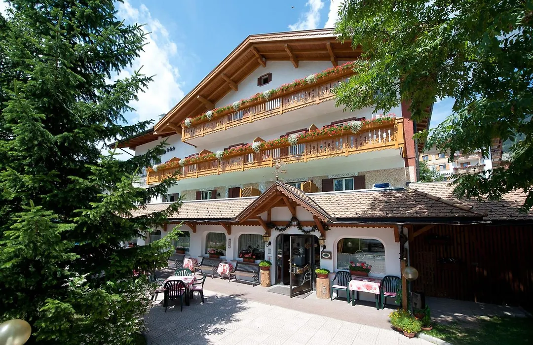 Hotel Cristallo-1